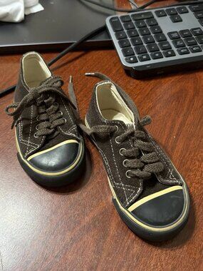 Circo Toddler Brown Low Top Suede Sneakers - Size 8